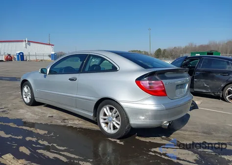 2003 Mercedes-Benz C 320 Sport z USA, uszkodzony, nr VIN WDBRN64J53A484212